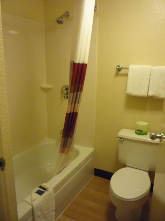 Bad Red Roof Plus Miami Airport