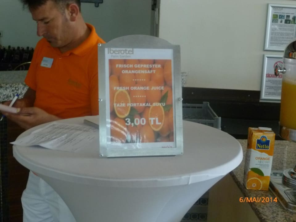 Früchstück - frischer Organgensaft TUI BLUE Palm Garden