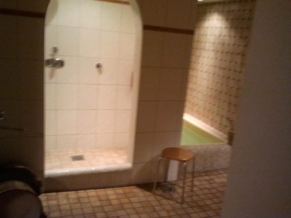 Dusche / Kaltwasserbecken Hotel Obertor