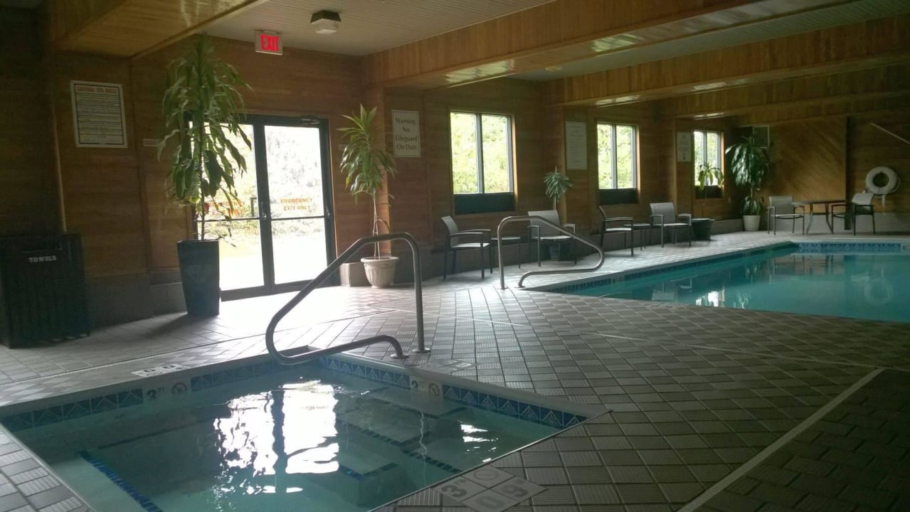 Hübsch, aber leider auch ohne Duschen Best Western Plus Hotel Clearfield