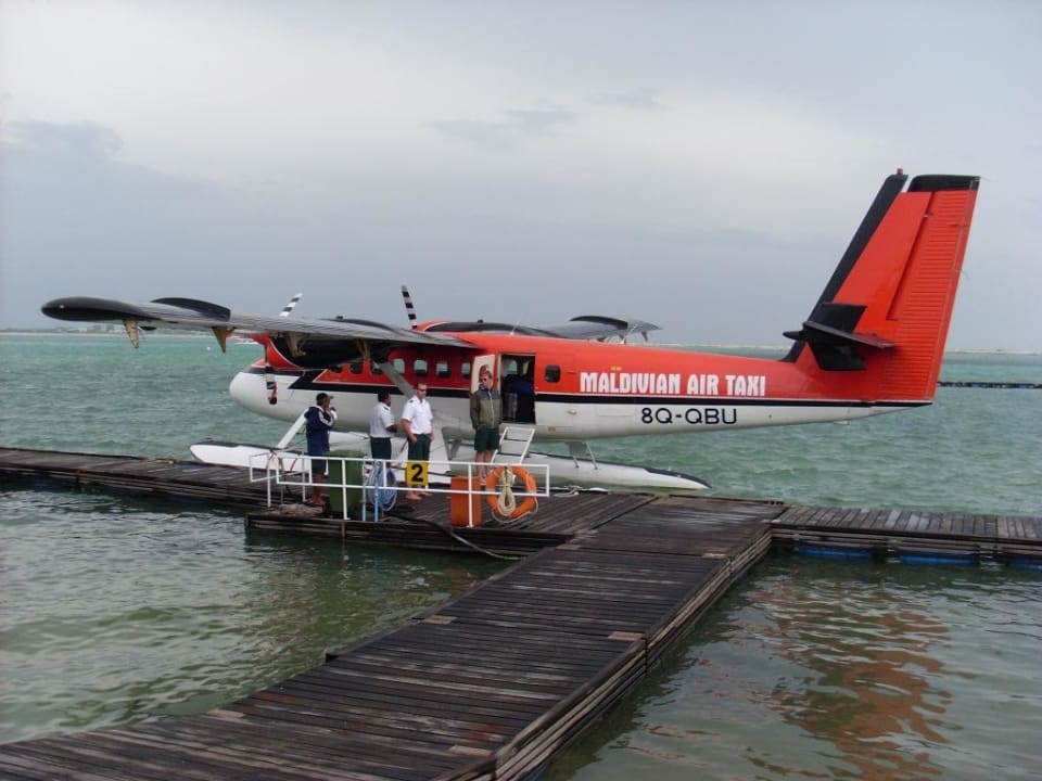 Wasserflugzeug am Maldivian Airtaxi Airport NAKAI Maayafushi Resort