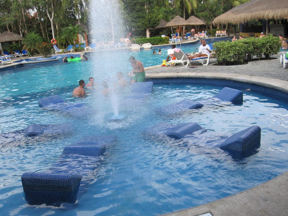 Liegen im Pool Hotel Riu Tequila