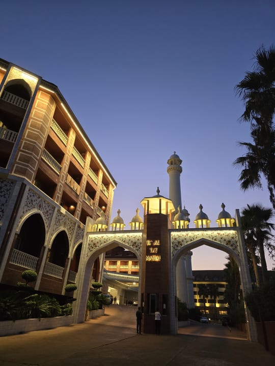 Außenansicht Royal Taj Mahal Hotel