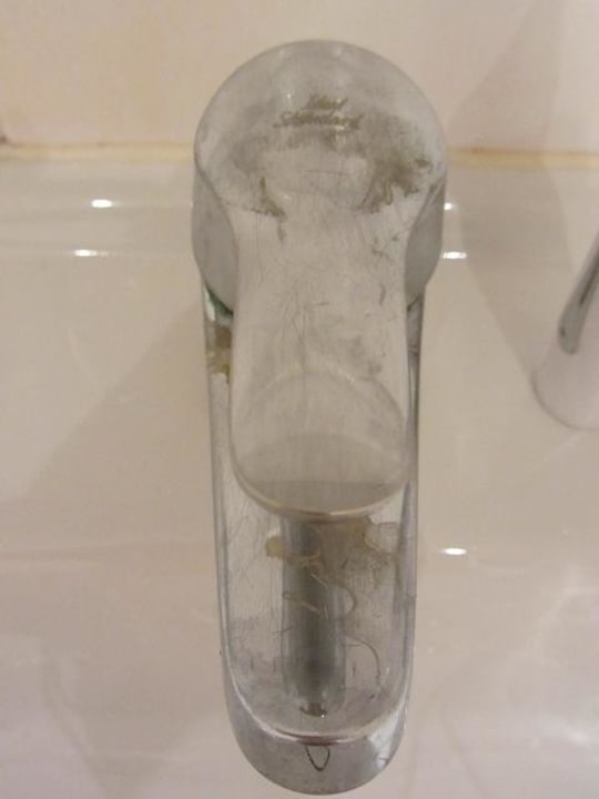 Verkalkte und schlecht geputzte Armatur HYPERION Hotel Garmisch-Partenkirchen