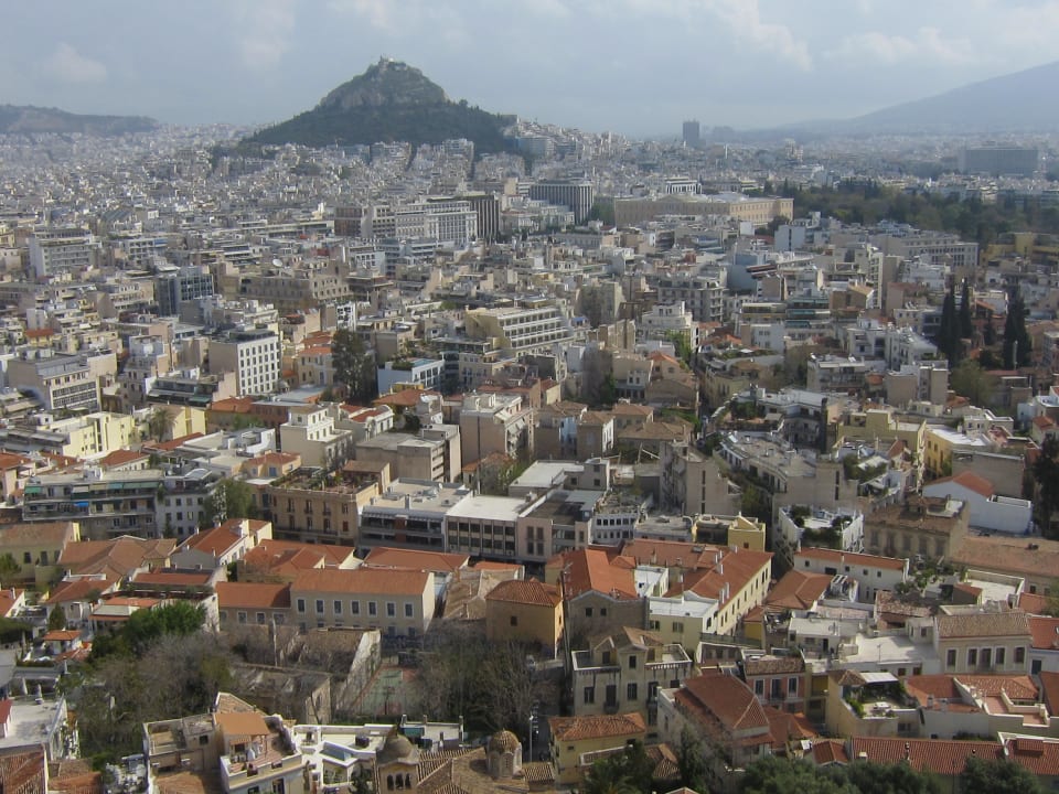 Blick von der Akropolis auf das Hotel (Bildmitte) Hotel Electra Palace