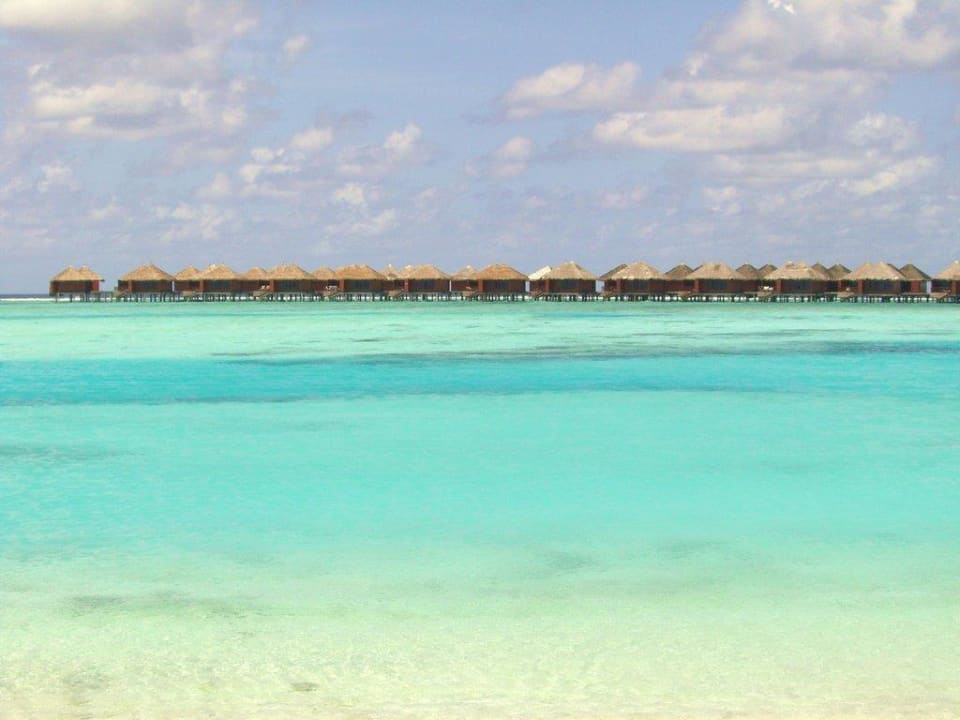 Blick auf Wasserbungalows Cinnamon Dhonveli Maldives
