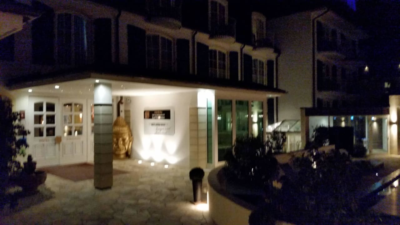 Haupteingang  LIFESTYLE Resort Zum Kurfürsten