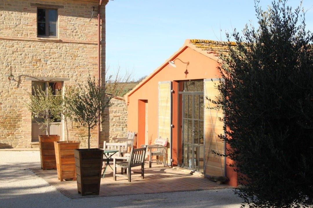 Terrasse vor der Tages-/Abendbar "Maria" Tenuta Raffaello Luxus-Domizile