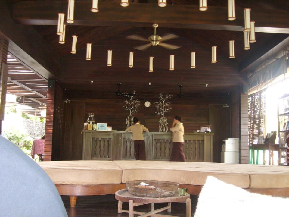 Die geräumige Lobby und Rezeption NH Collection Samui Peace Resort
