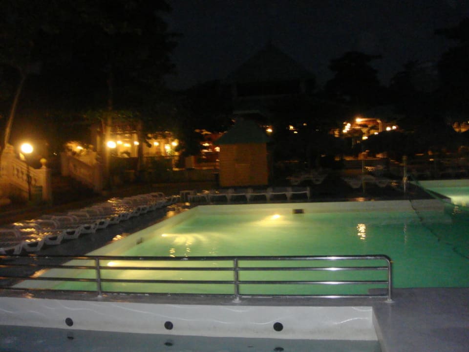 Pool Abends Playabachata Hotel