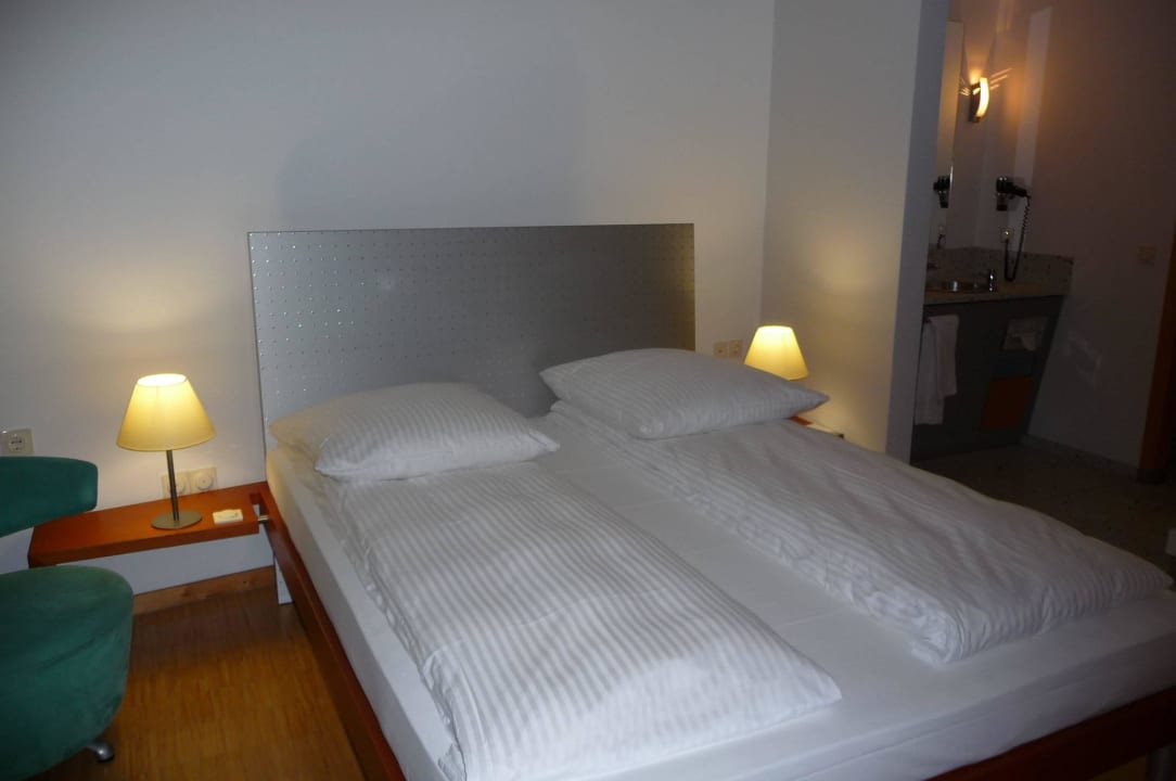 Blick aufs Bett FOUR Munich Neue Messe