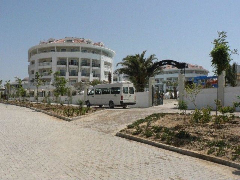 Alba Queen Straße zum Strand Alba Queen Hotel