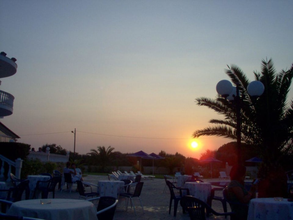 Sonnenuntergang vom Pool aus Hotel Achaios