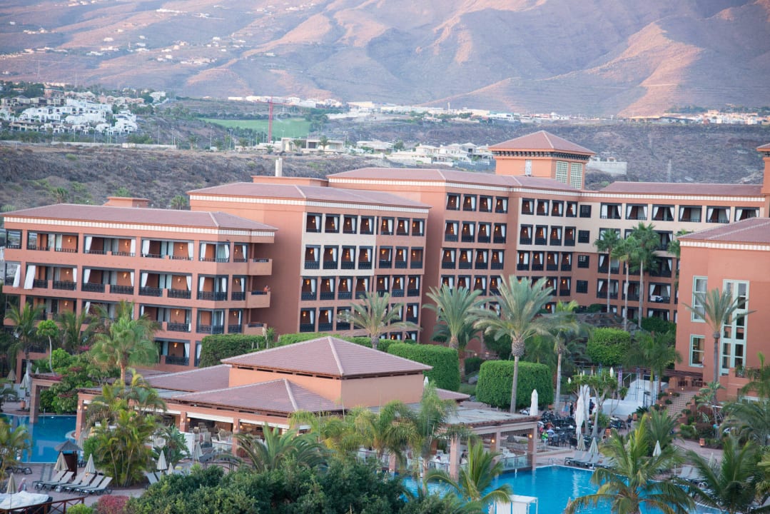 Bei Dämmerung  H10 Costa Adeje Palace
