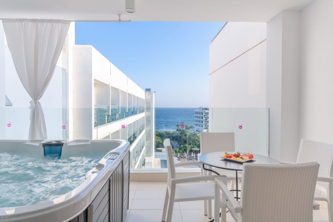 Zimmer Napa Mermaid Hotel & Suites