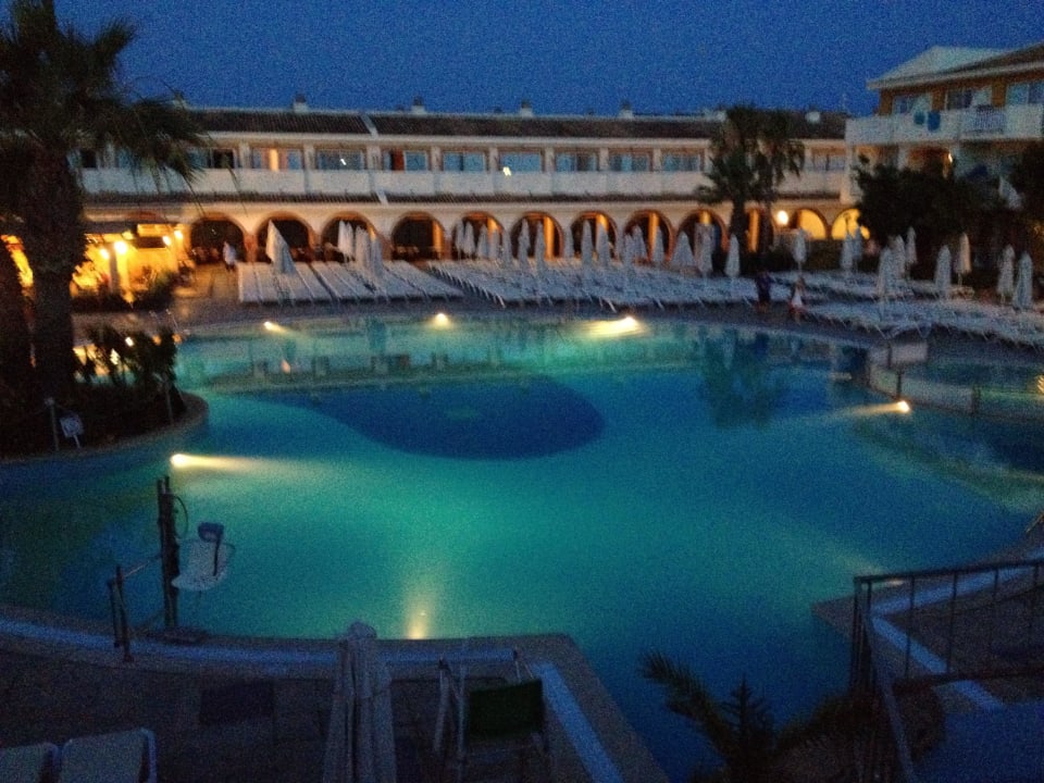 Pool blau punta reina