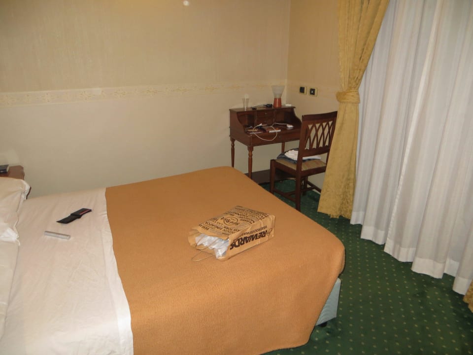 Blick ins Zimmer Hotel Astoria Garden