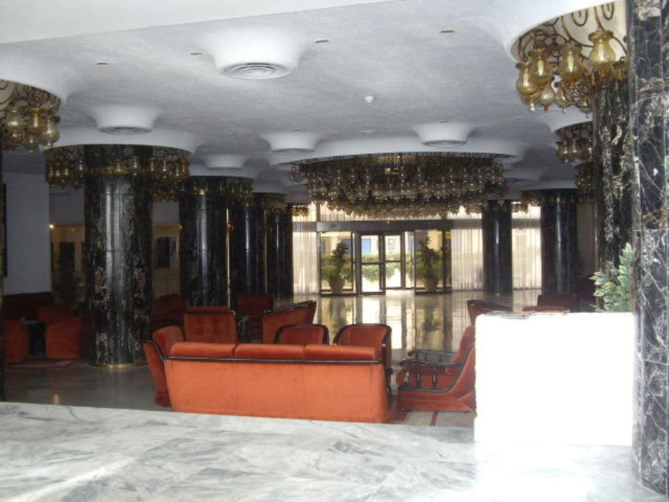 Nichtraucherbereich am Eingang Hotel El Hana Beach