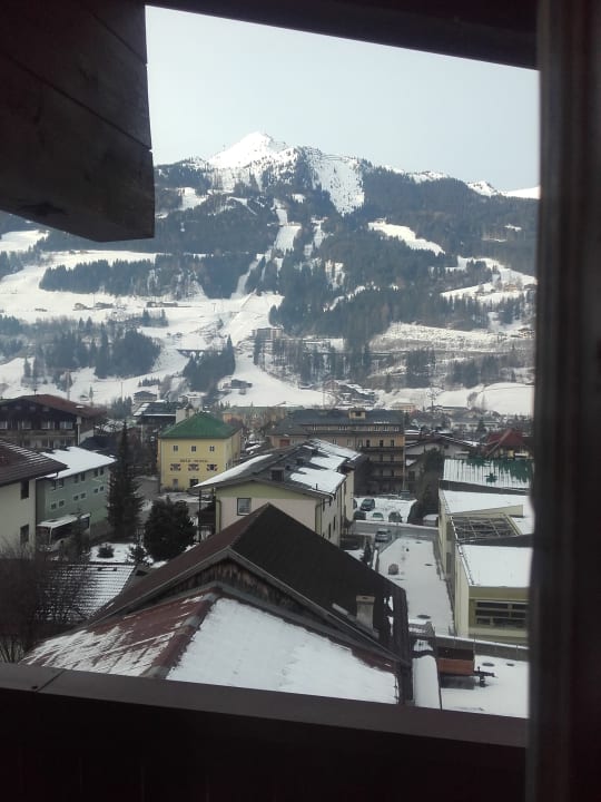"Schlafzimmer Ausblick n..." Kur und Sporthotel Winkler (Bad