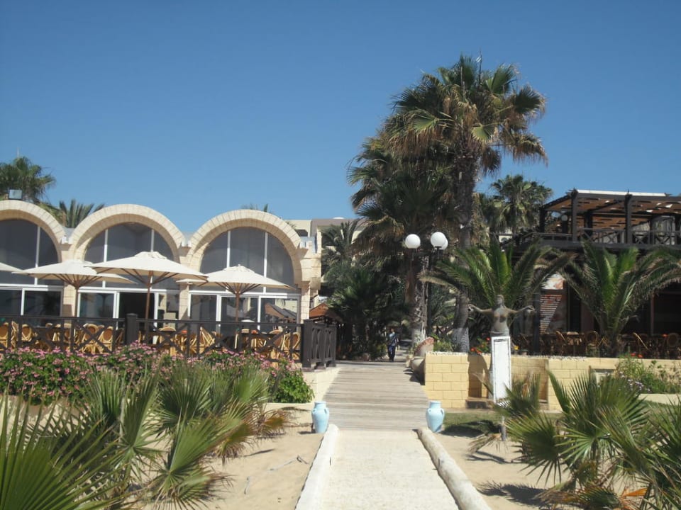 Blick zum Strandrestaurant Hotel Paradis Palace