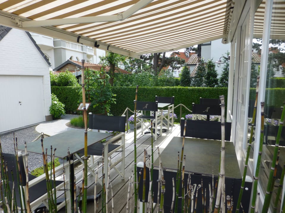 Terasse vor dem Frühstücksraum Hotel Apostrophe