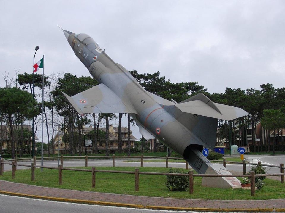 Luftwaffendenkmal unweit vom Hotel Hotel Elvia