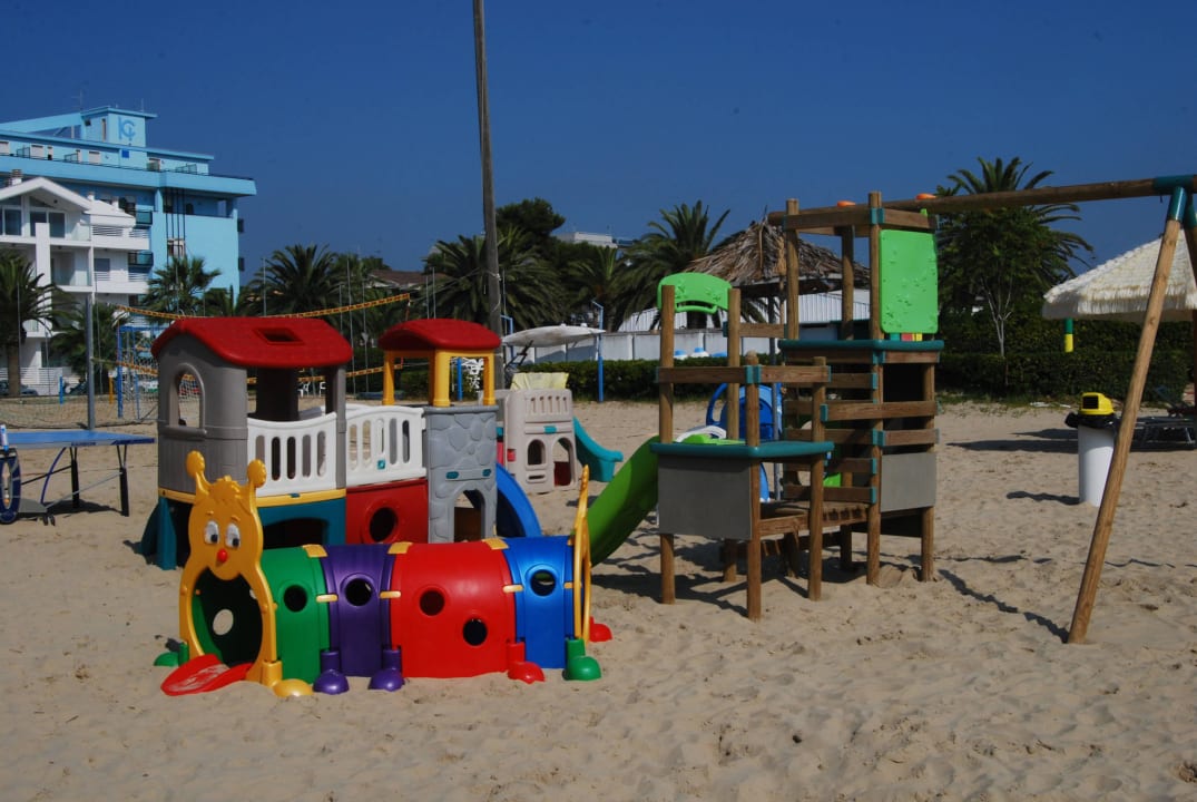 Kinderspielplatz am Strand Residence Il Borgo