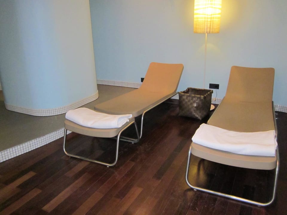 Liegen im Wellness-Bereich Ku' Damm 101 Hotel