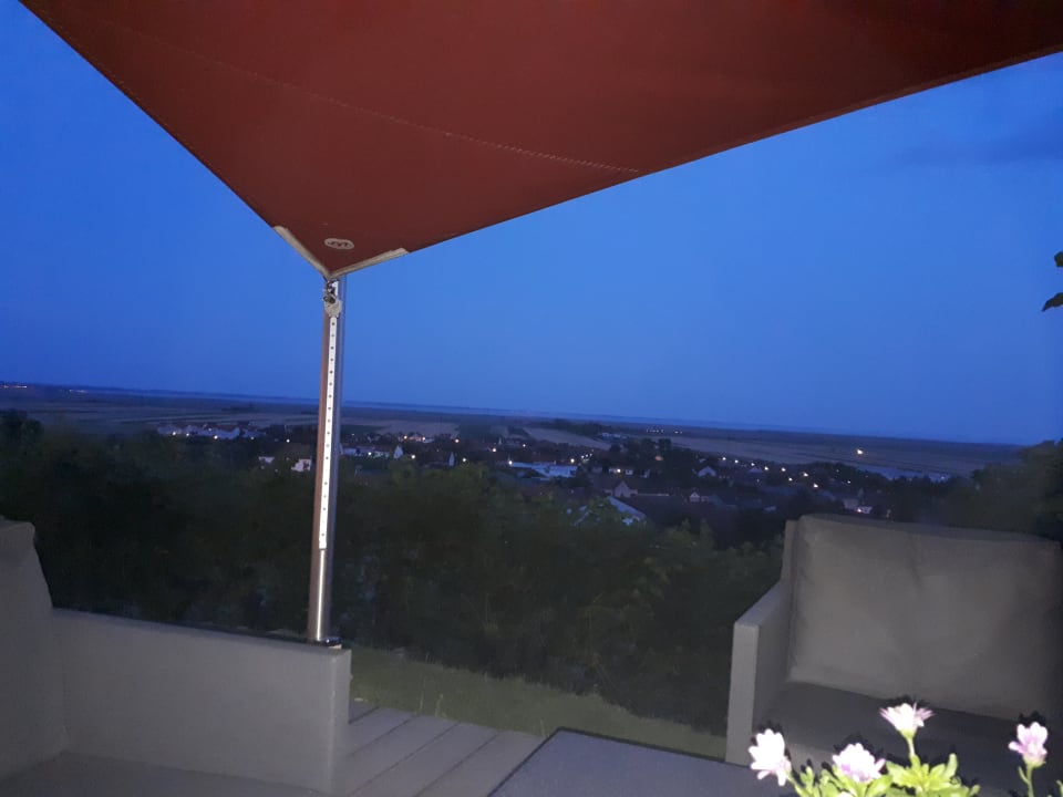 Ausblick Weingut & Gästehaus zum Seeblick - Familie Sattler