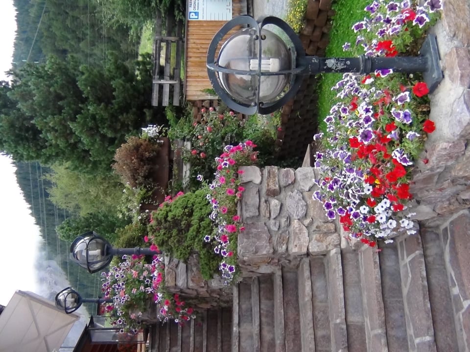 Eingang zum Hotel und Restaurant Hotel die Arlbergerin