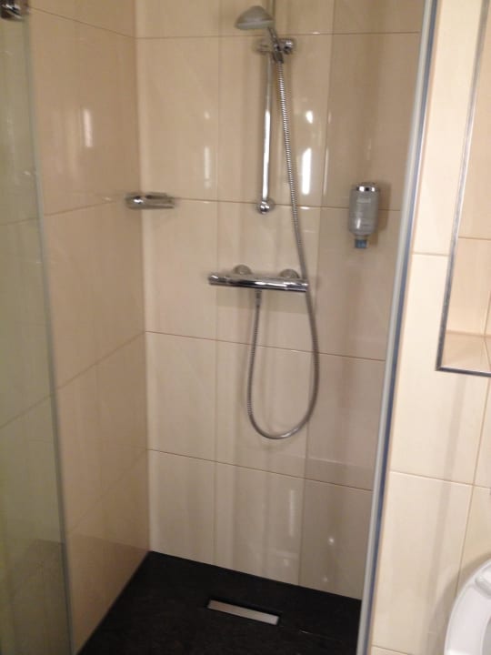 Dusche IntercityHotel Berlin Airport Area North