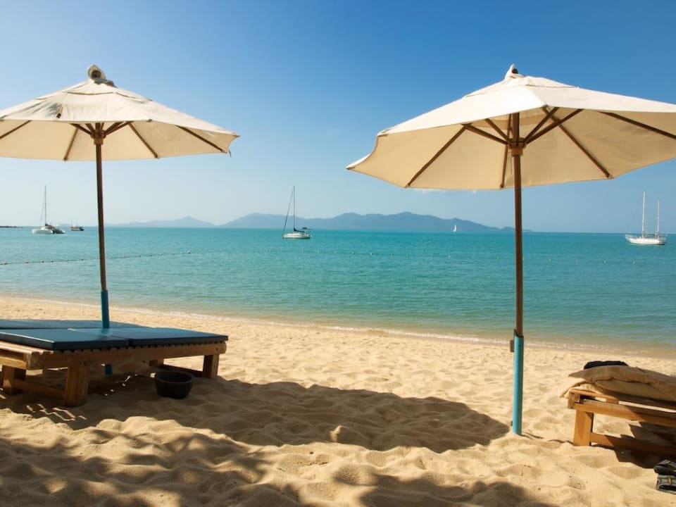 Genug Liegen und Schirme  NH Collection Samui Peace Resort
