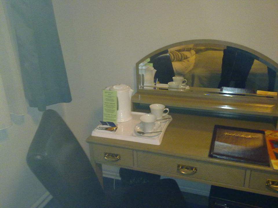 Уголок в номере Hotel Salvador