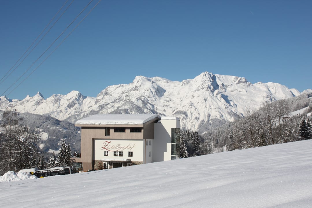 Winter Aussenansicht Hotel Zistelberghof