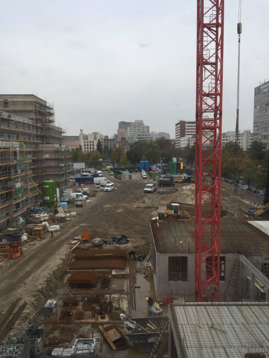 Die Baustelle neben dem Hotel Holiday Inn Express Berlin City Center