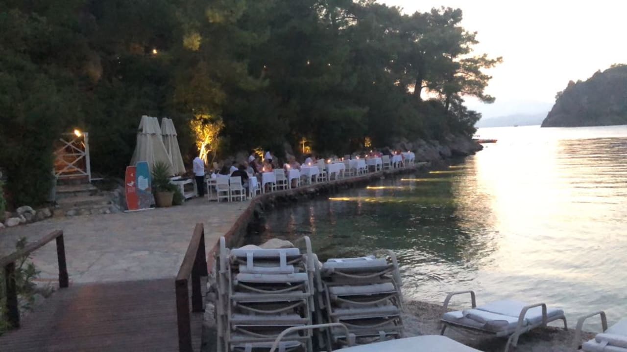 Strand Hillside Beach Club