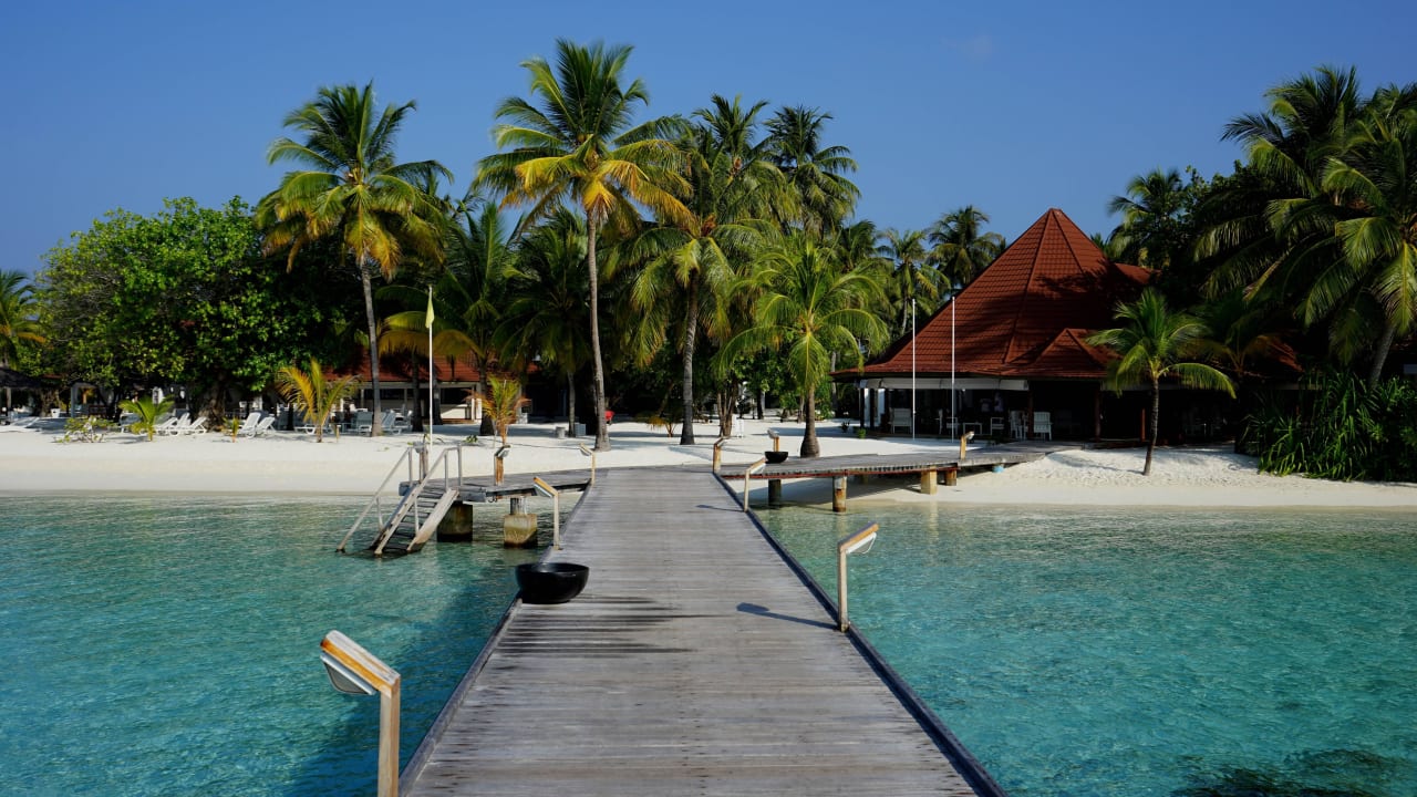 Jetty zur Lobby ananea Diamonds Athuruga