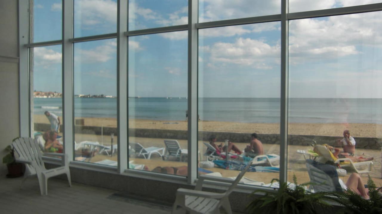 Blick raus zum Strand Hotel Bilyana Beach