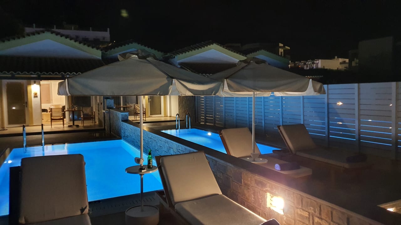 Zimmer Alexander Beach Hotel & Village Resort