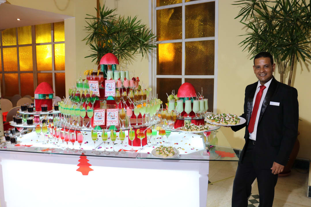 Cocktailpyramide zum Weihnachtsempfang. Bel Air Azur Resort - Adults only