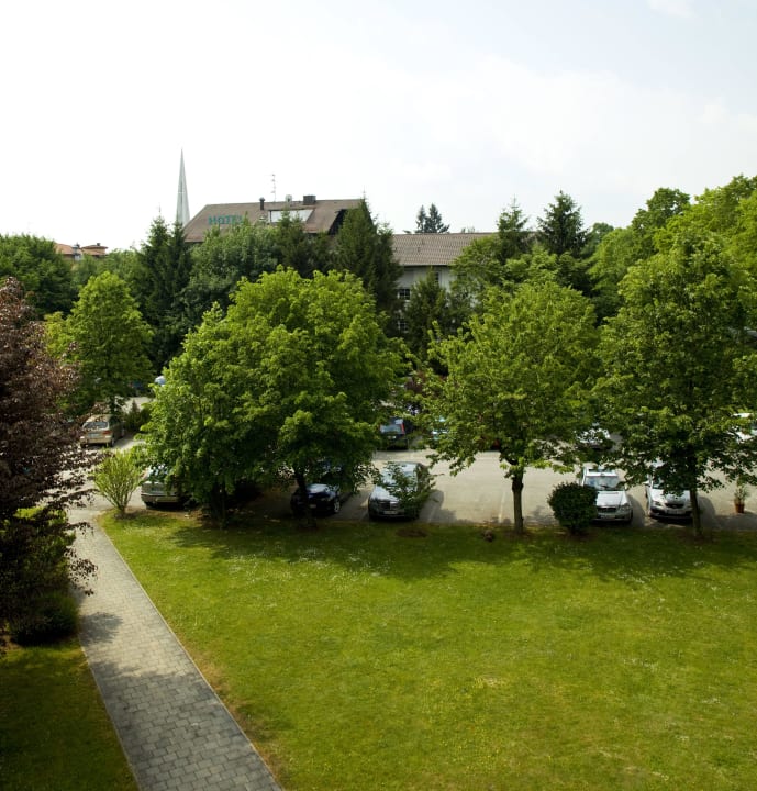 Garten Parkplatz Kurpension Freudenstein