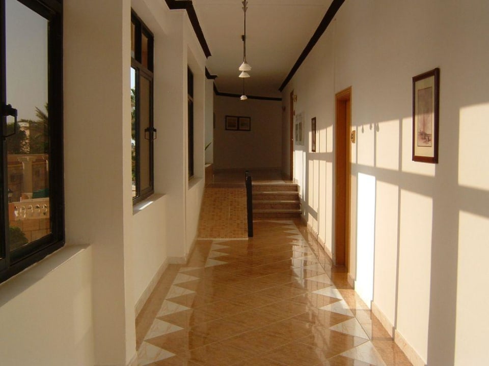 Flur zum Zimmer im Hauptgebäude Beach Albatros Resort