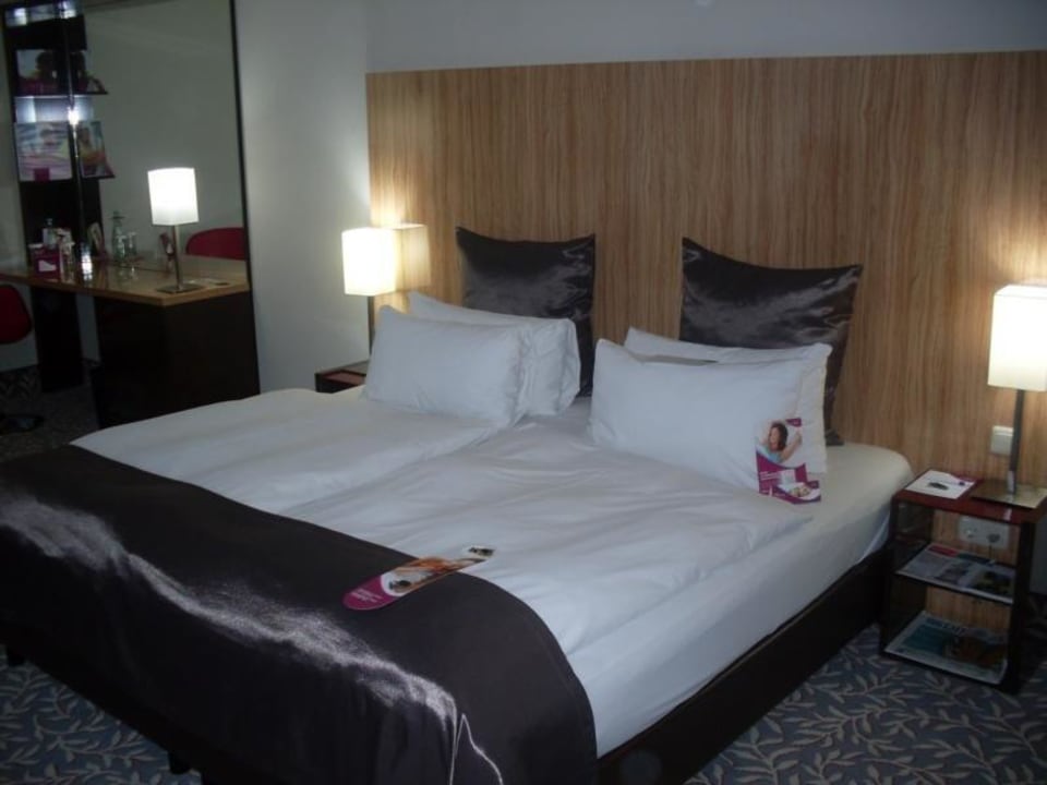Bequemes King-Size-Bett Mercure Hotel Wiesbaden City