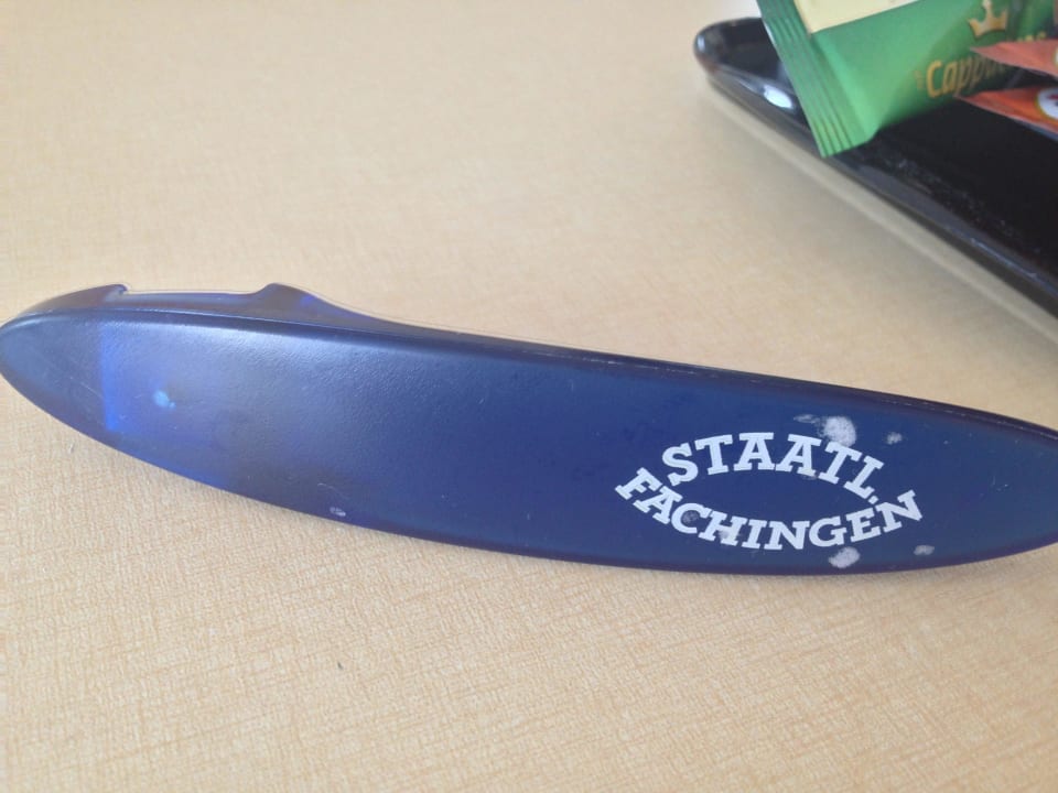 Flaschenöffner mit weissen Flecken Mercure Hotel Saarbrücken City