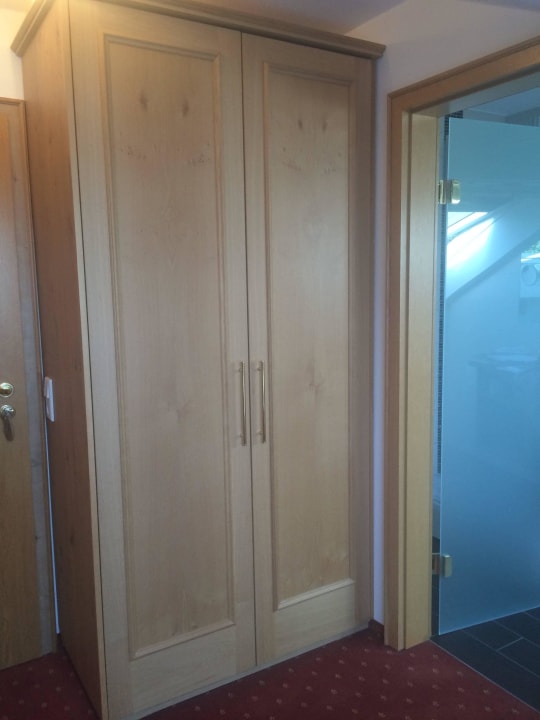 Kleiderschrank Landhotel Windlicht