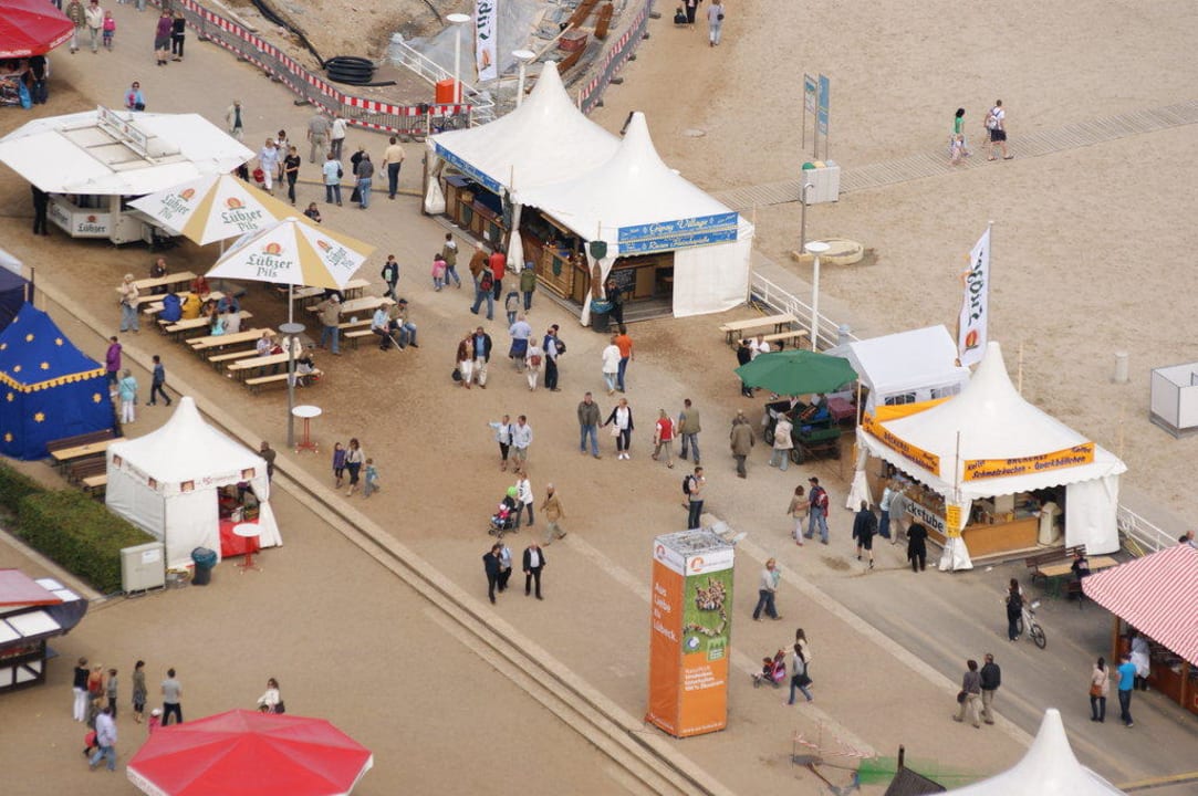 Travemünder Woche vom Zimmer aus. Dzulko Ferienwohnung 127