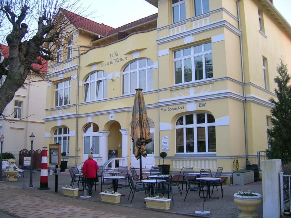 Hotelansicht von der Strandpromenade Hotel Villa Seeschlößchen