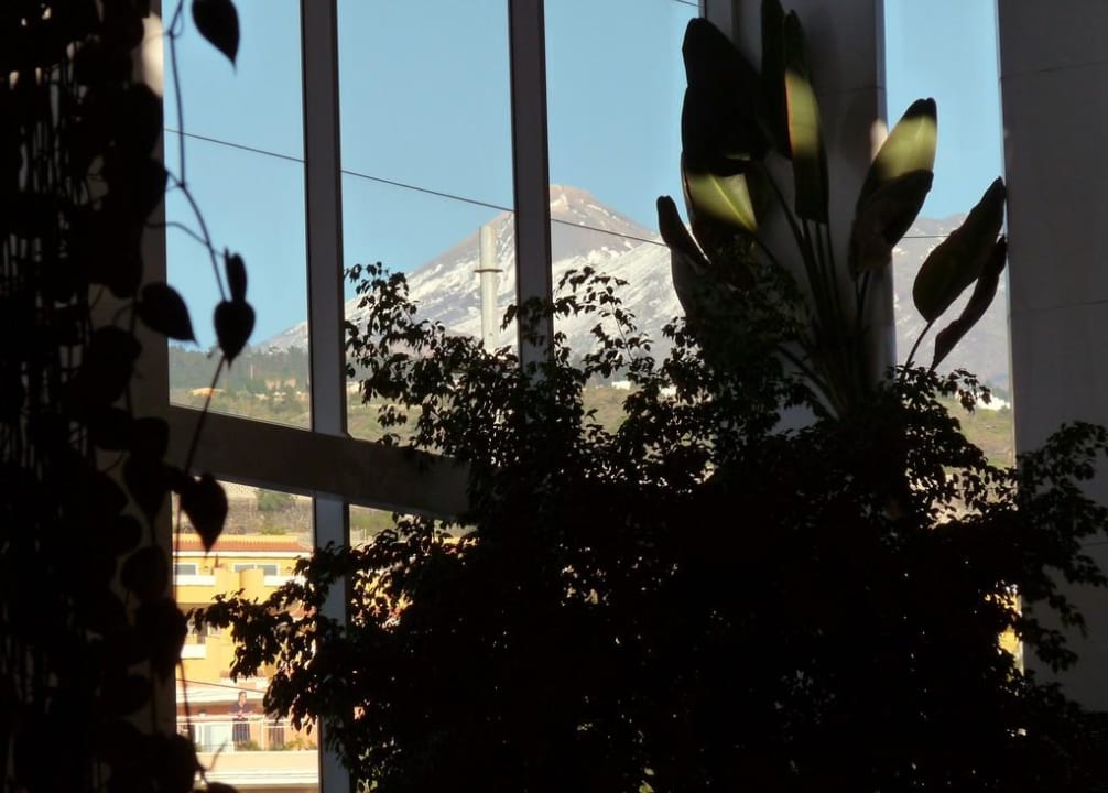 Teide-Blick sogar von der Lobby Landmar Playa La Arena