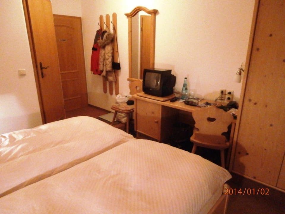 Blick vom Fenster zur Eingangstür Pension Rotes Haus