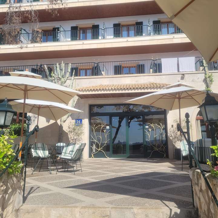 Außenansicht Hotel Cala Fornells